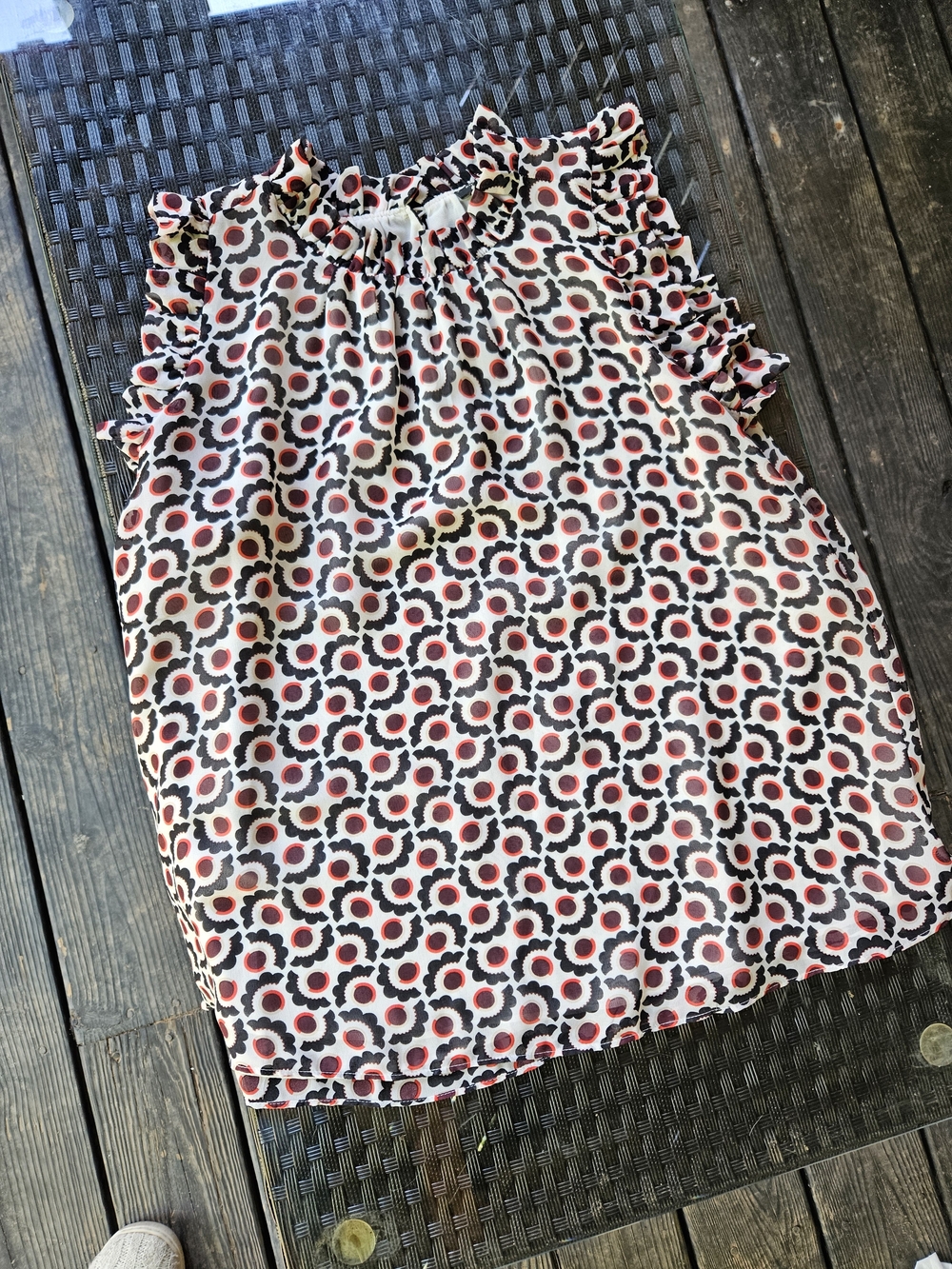 Ann Taylor Sleeveless Ruffle-Neck Printed Blouse in Cream, Black & Red